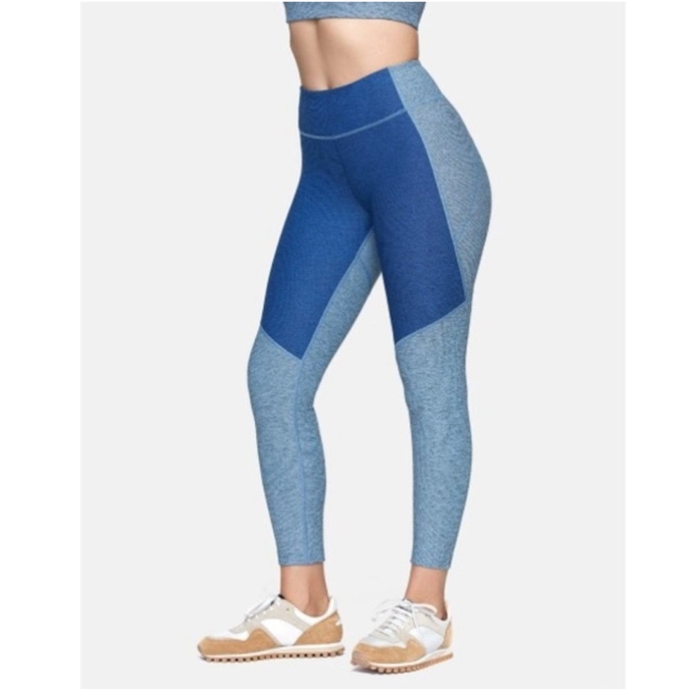 Outdoor Voices Two-Tone Blue 3/4 Athletic Legging- Women’s Size Medium